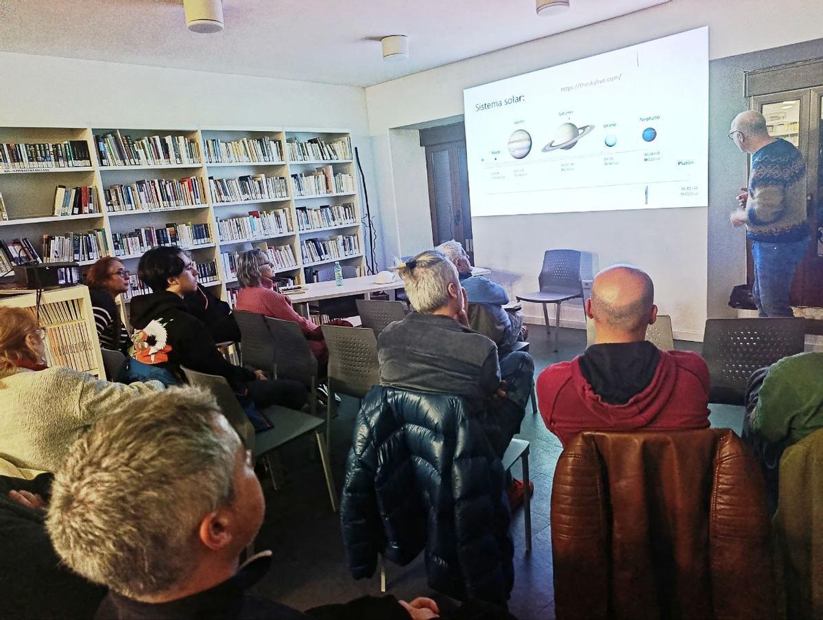 Una actividad realizada en la biblioteca  municipal de Coria, recientemente.