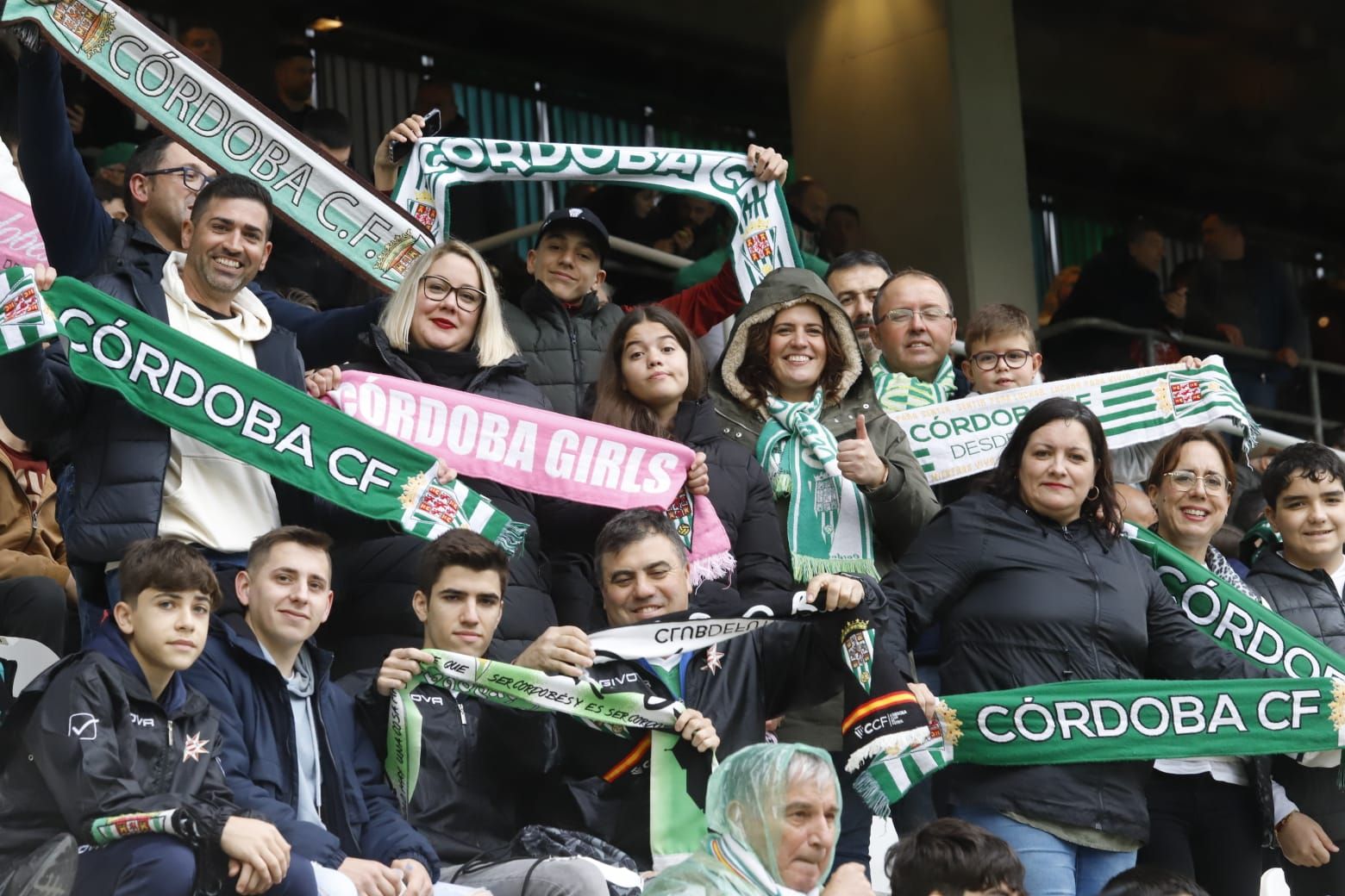Córdoba CF-Racing de Santander | Las imágenes de la afición blanquiverde en El Arcángel