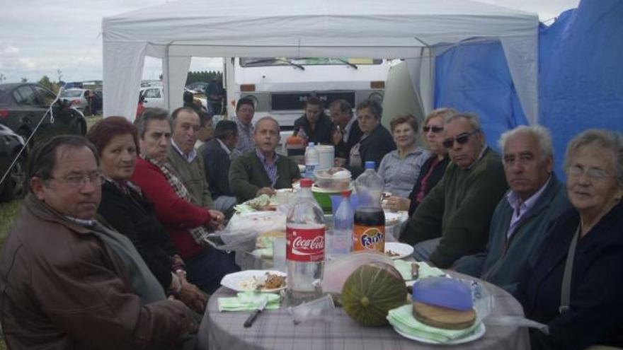 Las familias acudieron con todo lo necesario para disfrutar de la jornada.