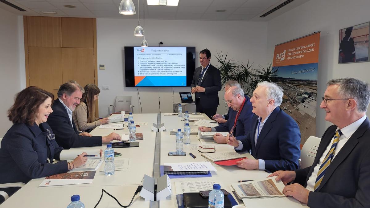Reunión del Consejo Rector del Aeropuerto de Teruel celebrada este lunes.