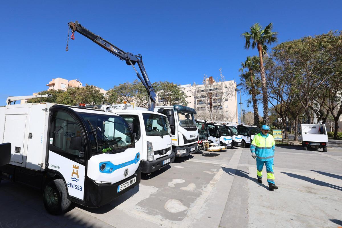 Galería: el Ayuntamiento de Ibiza presenta nueva maquinaria de limpieza viaria