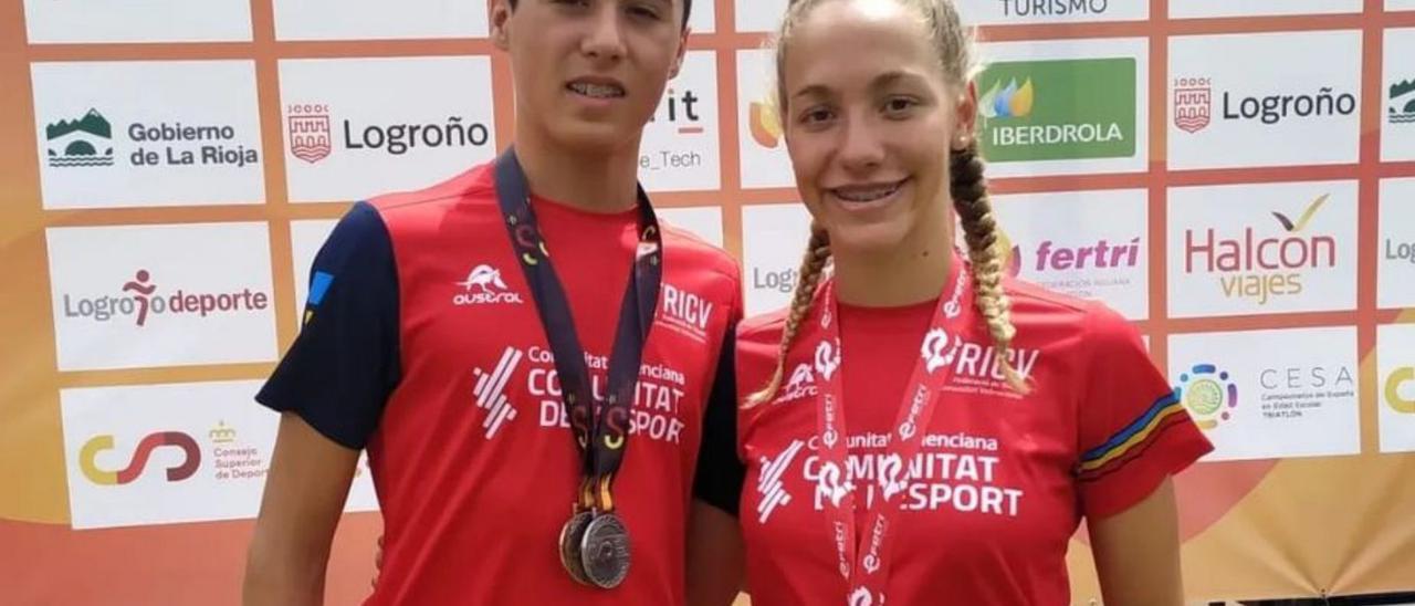 Xavi Cabanilles y Marina Camps con las medallas. | CA SAFOR TEIKA