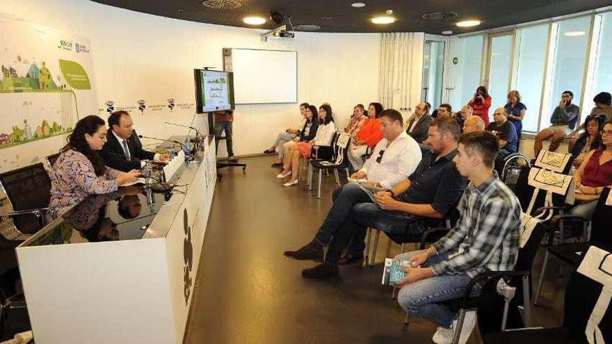 María Cruz Ferreira y José Crespo presentaron el encuentro informativo. // Bernabé/Javier Lalín