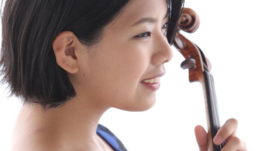 La violinista japonesa Rino Yoshimoto acompañará al conjunto que dirige en esta gira Ludwig Müller.
