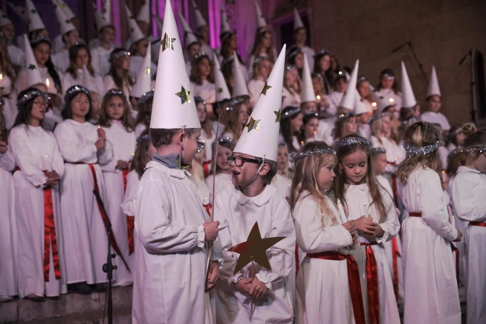 El coro sueco canta a Santa Lucía