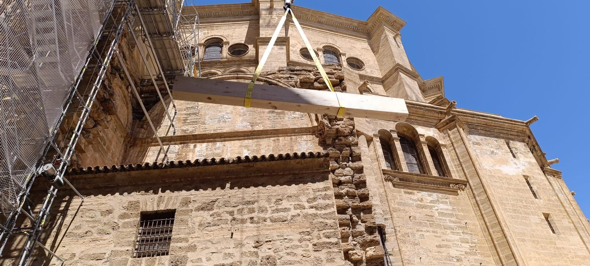 Inicio de las obras del tejado a dos aguas de la Catedral de Málaga.