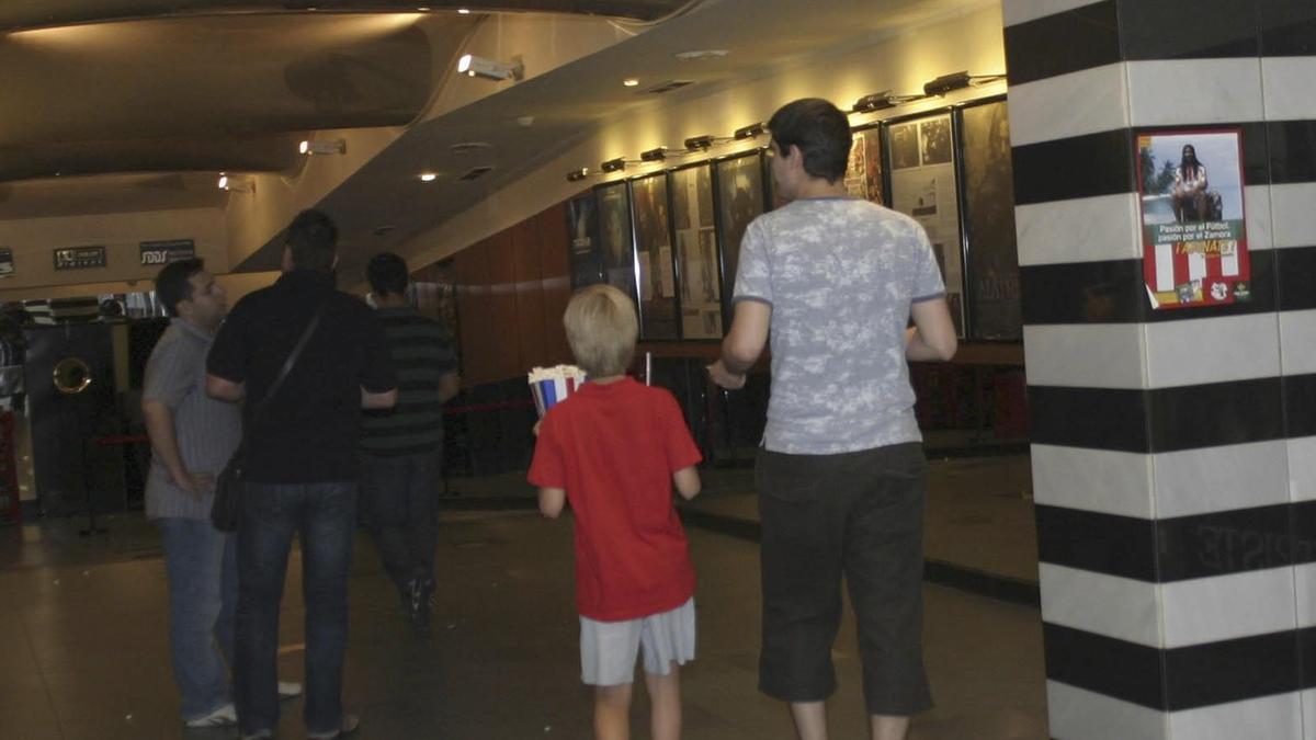 Entrada de un cine en Zamora.