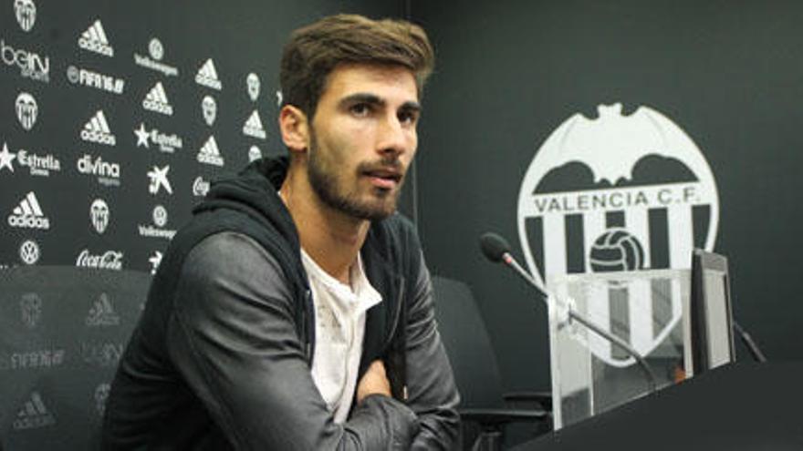 André Gomes, tras el entrenamiento de ayer, pasó por el Media Center para valorar su actuación personal y la victoria sobre el Málaga.