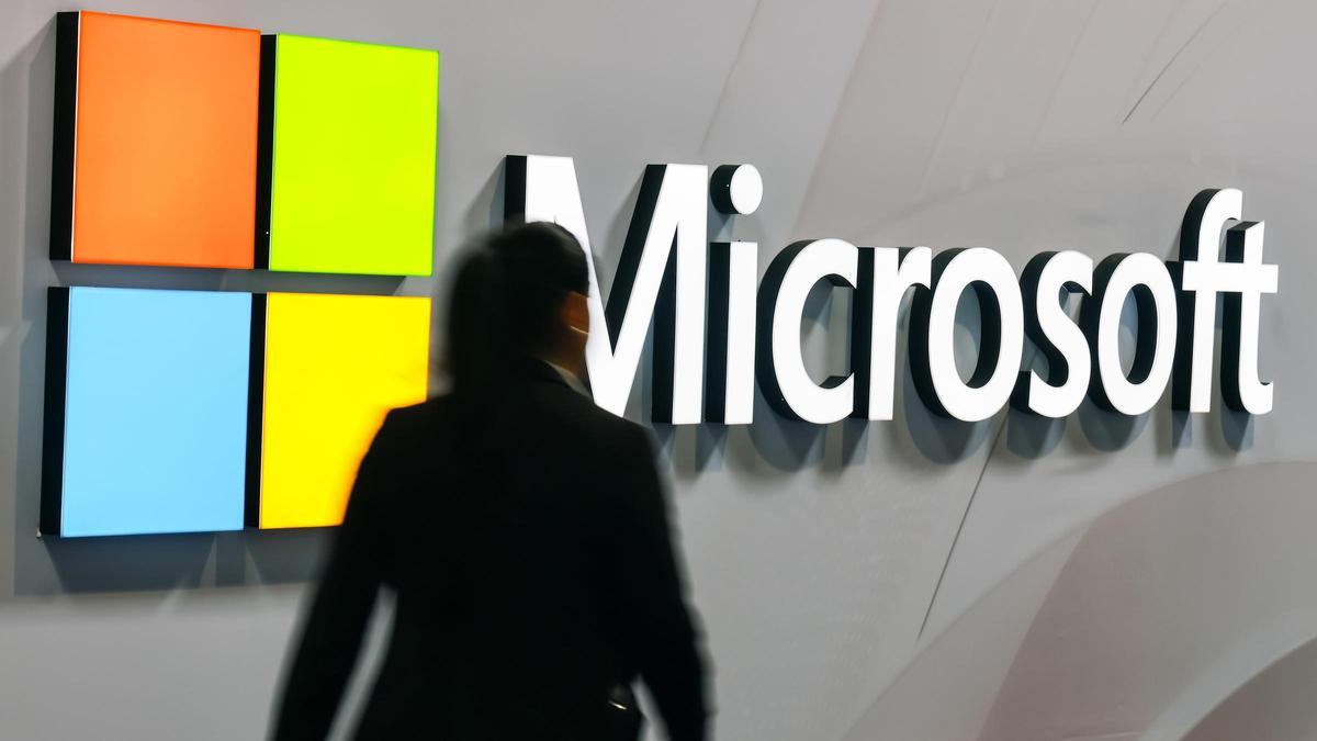 Microsoft adelanta a Apple como la mayor cotizada del mundo tras fuertes caídas en bolsa