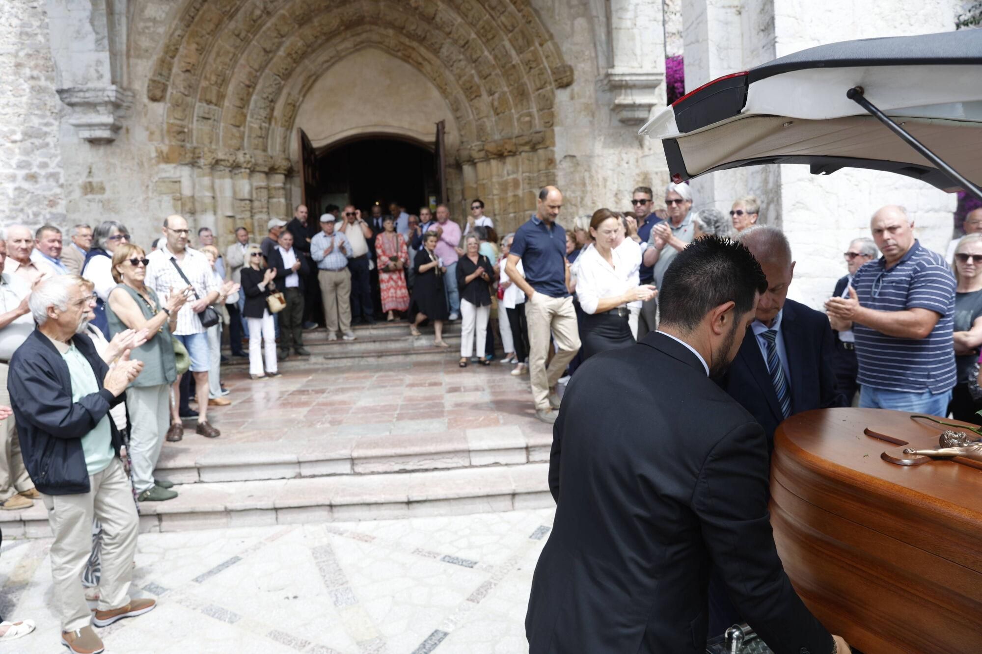 Las imágenes del funeral de Antonio Trevín en la basílica de Llanes.