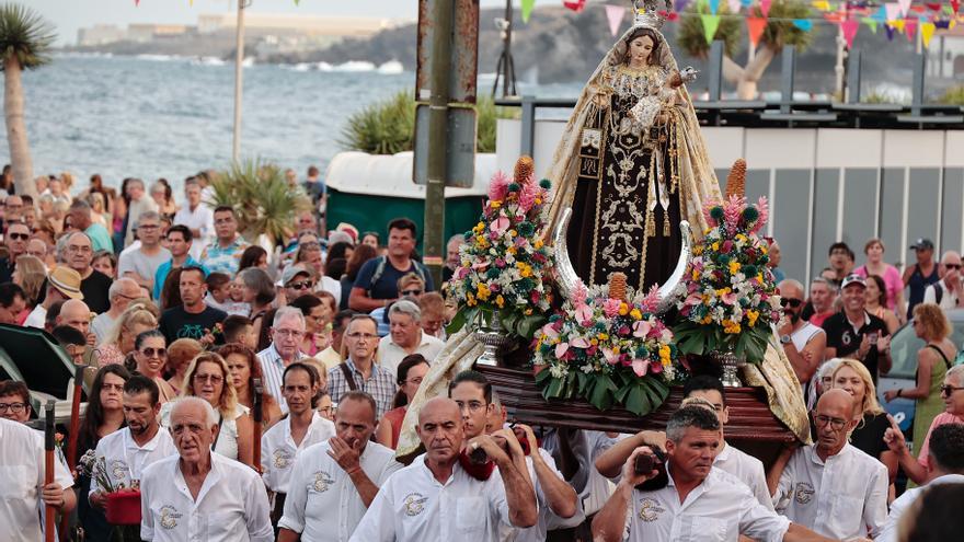 Embarcación de la virgen del Carmen en Candelaria