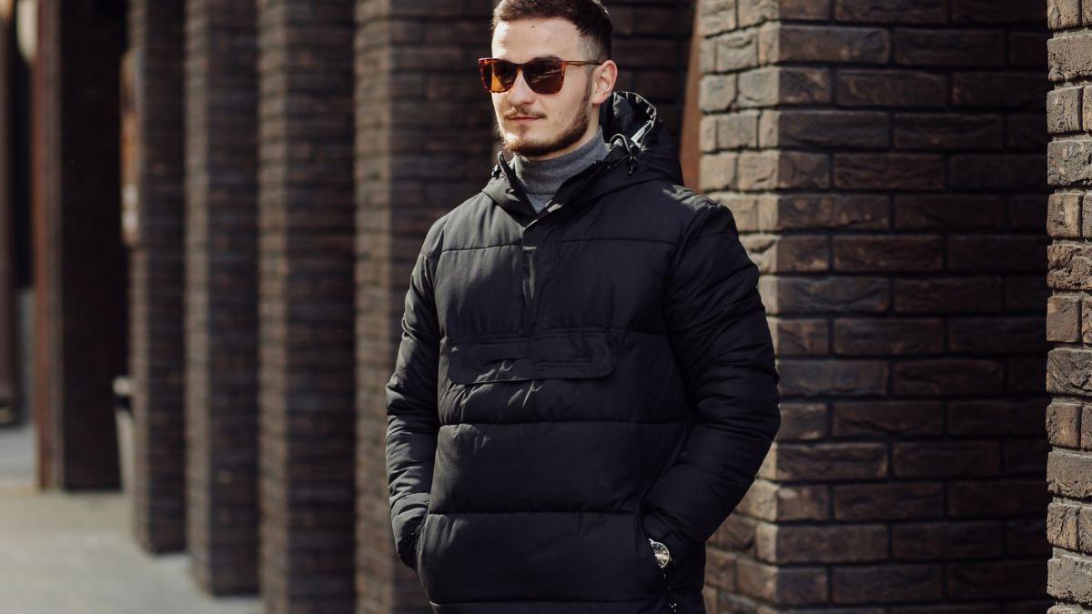 Esta es la cazadora de Helly Hansen que nunca pasa de moda, ¡y está rebajadísima!