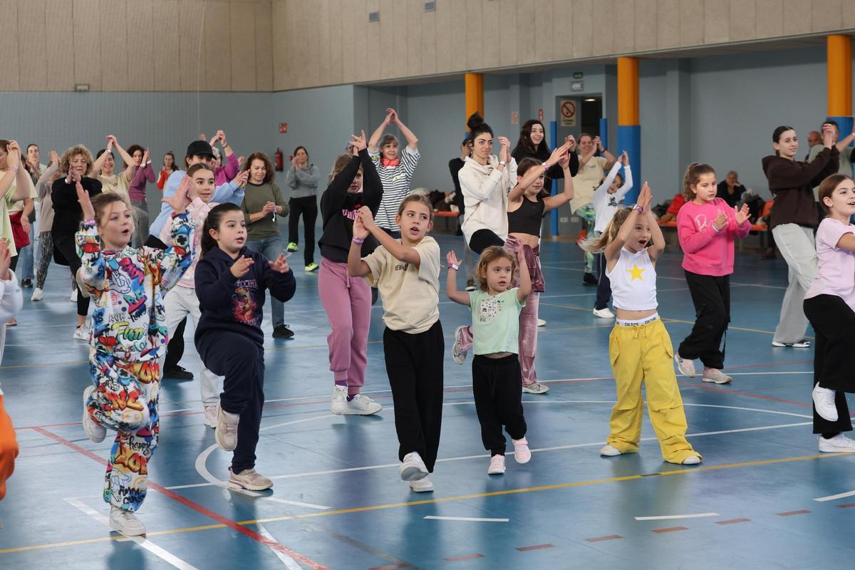 Todas las imágenes del taller de danza moderna a beneficio de Ibiza IN Todas las imágenes del taller de danza moderna a beneficio de Ibiza IN