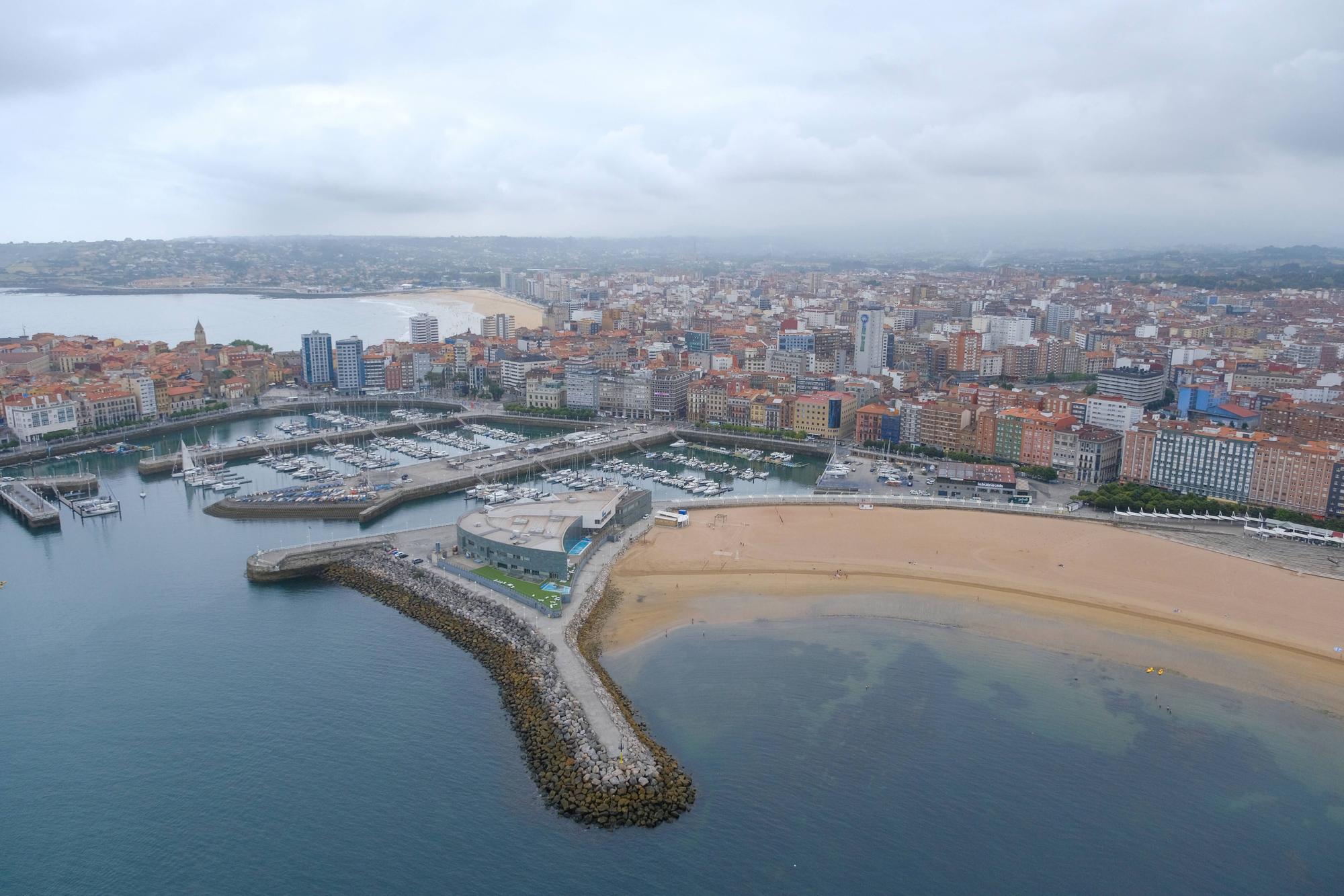 Las impresionantes imágenes de Gijón desde el aire: de San Lorenzo a la Laboral, pasando por El Molinón