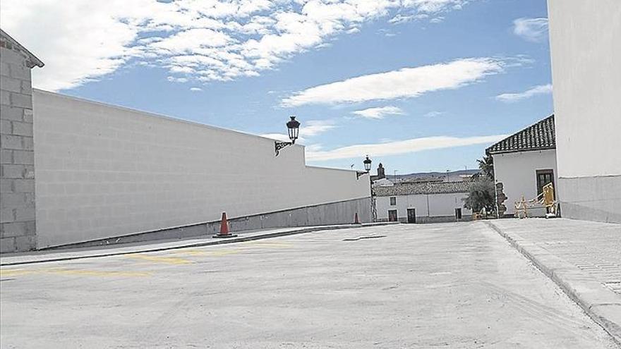 Pedro Abad estrena una nueva calle para mejorar el acceso al Ayuntamiento
