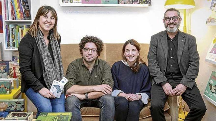 Carme Castells, Jesús Revelles, Marina Porras y Rafel Creus ayer en la presentación.