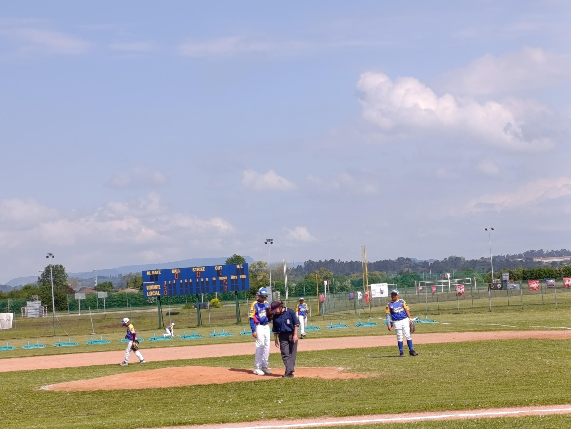 El campeonato Europeo de la Pony League de Béisbol batea en Llanera