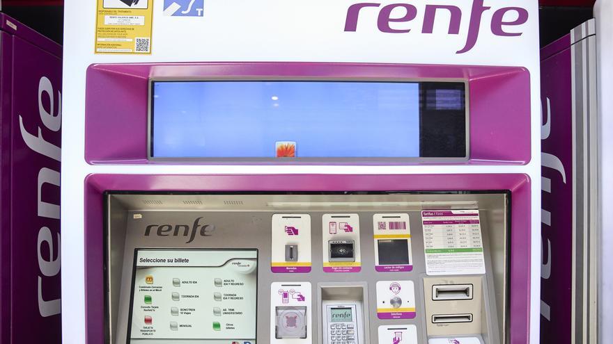 Los nuevos abonos gratuitos para Cercanías y Media Distancia de Renfe se pueden adquirir a partir de este sábado