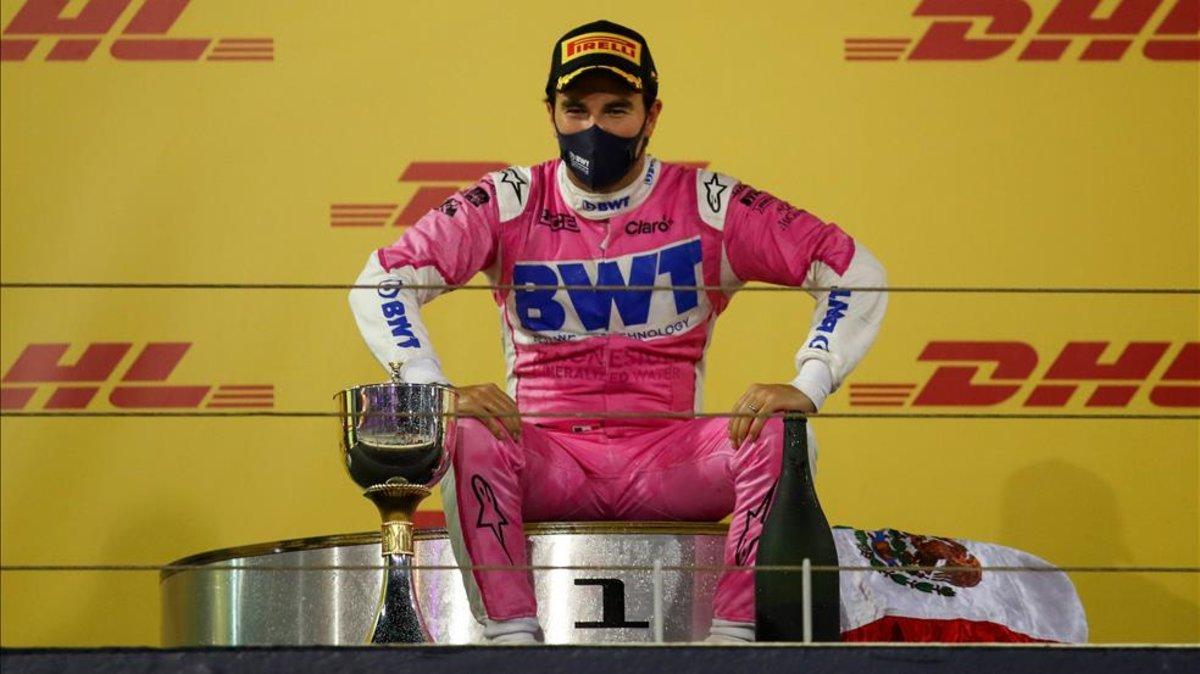 Pérez, exultante en el podio tras su primera victoria