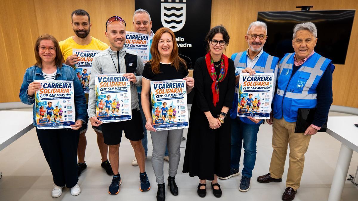 El colegio San Martiño de Salcedo celebra su quinta carrera solidaria con una recogida de alimentos.