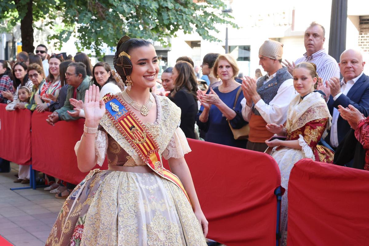 Carmen Prades visita Alicante para la proclamación de la Bellea del Foc, María Pastor