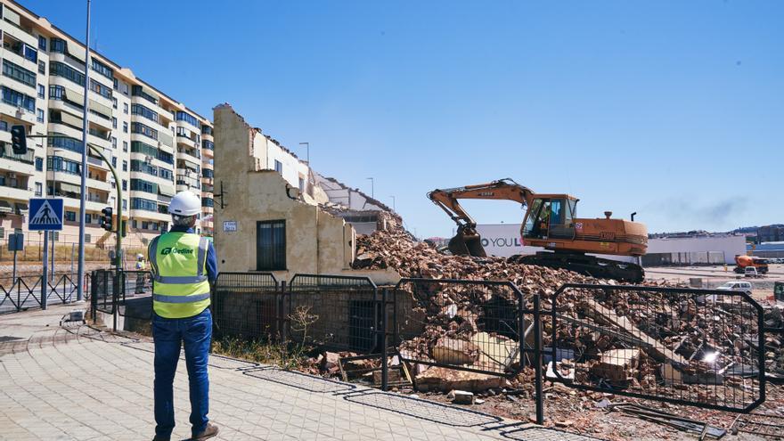 El Centro Comercial Way de Cáceres se &#039;come&#039; la casa del Junquillo