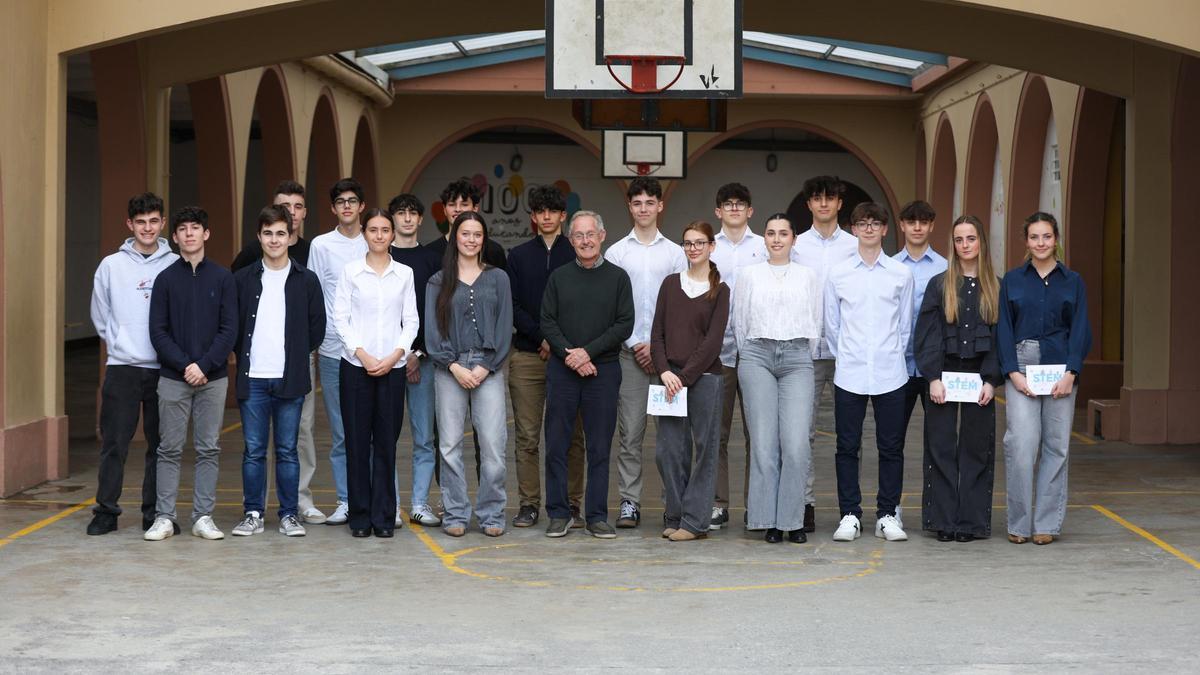 Estudiantes de Compañía de María, con Ángel Carracedo