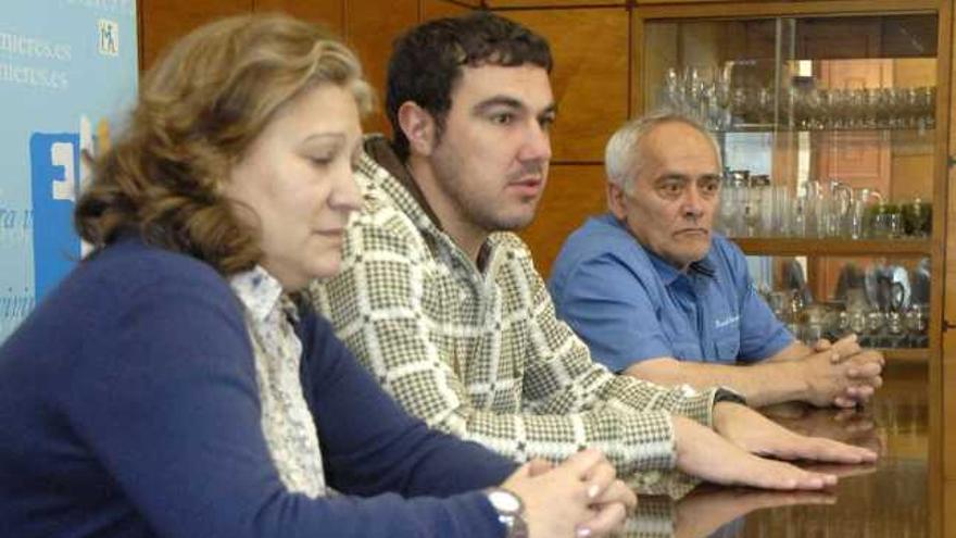 Por la izquierda, Gloria Muñiz, Diego Fernández y Alfredo Valles.