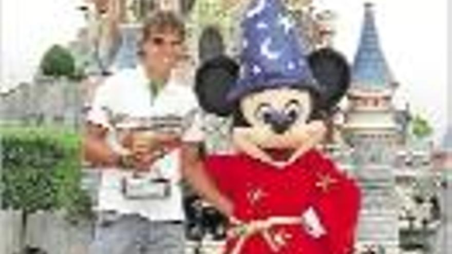 Nadal celebra el títol   de París a Eurodisney