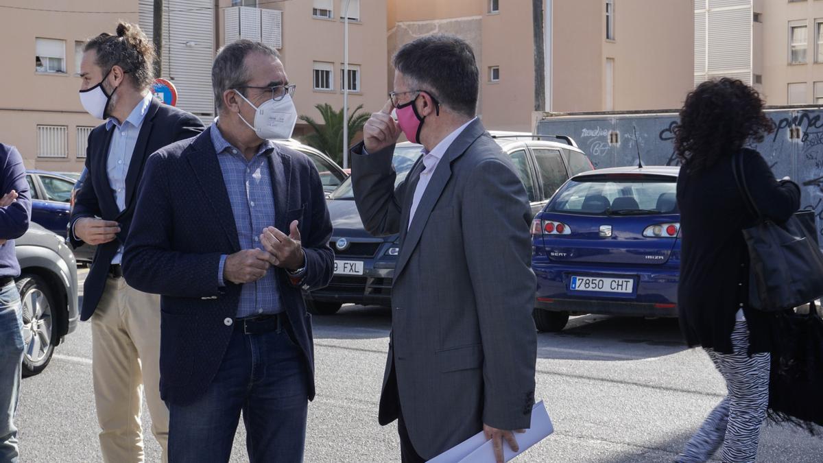 Yllanes y Josep Marí dialogan durante el acto