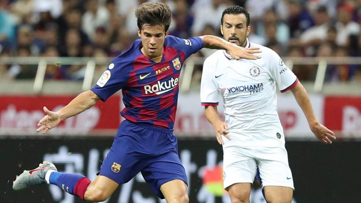 Riqui Puig ante Pedro Rodríguez