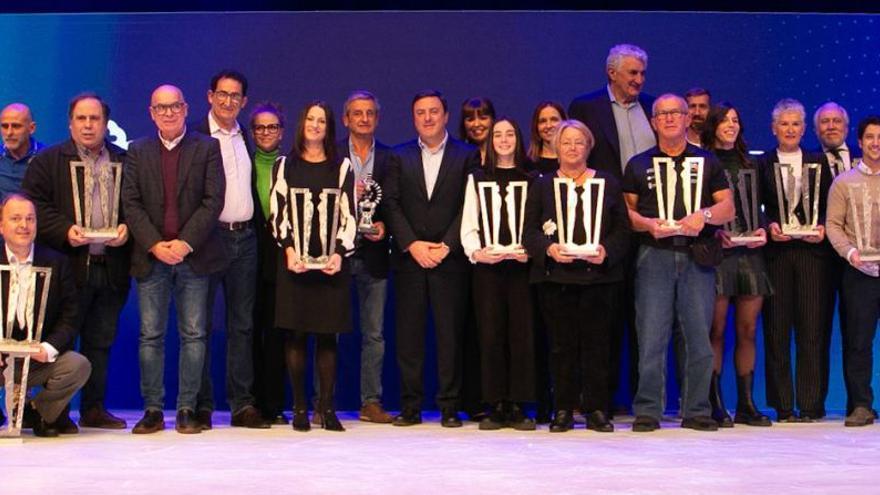 Los galardonados y el jurado de la Gala del Deporte de la Diputación de A Coruña. | DAC