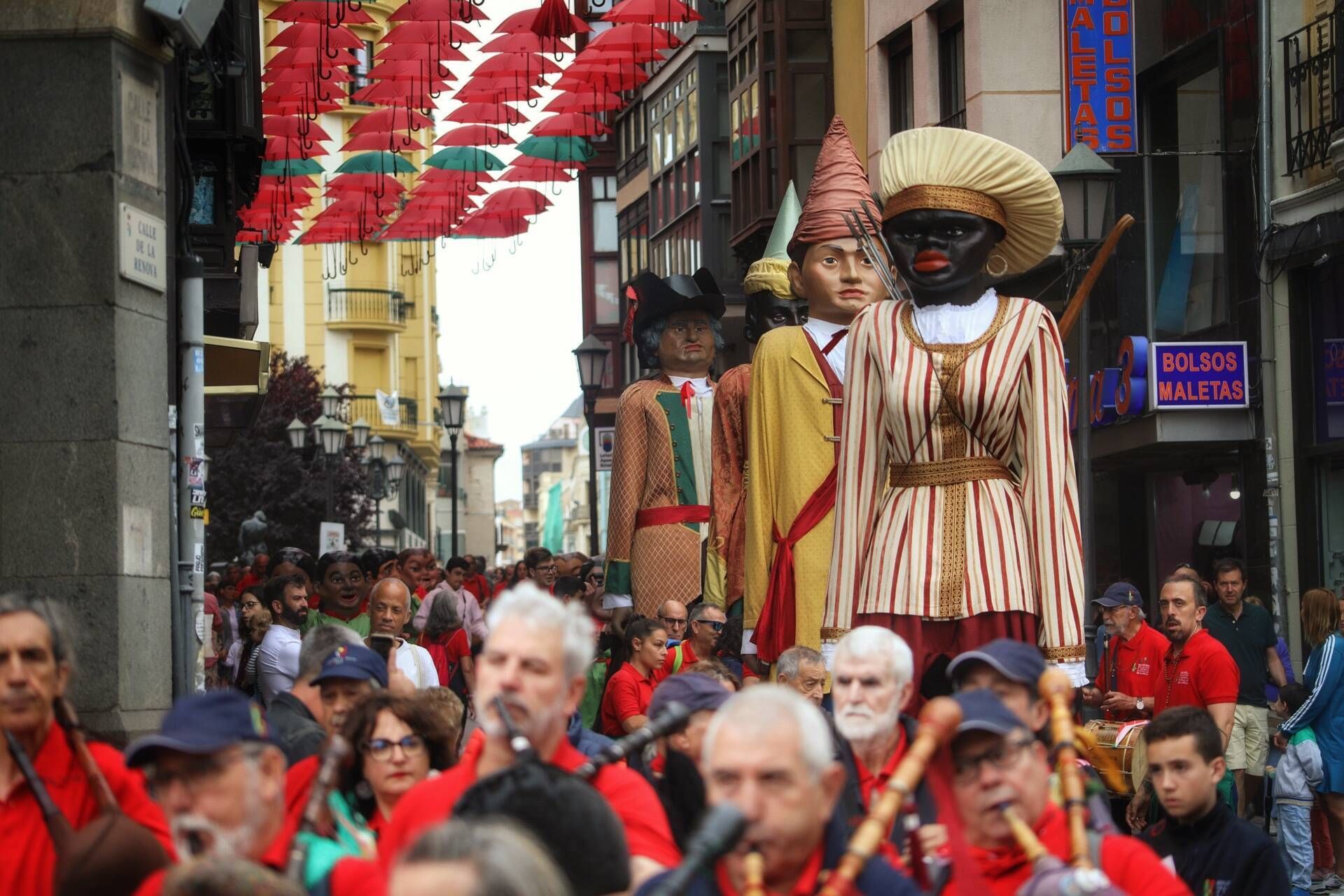 Zamora. Desfile de gigantes y gigantillas