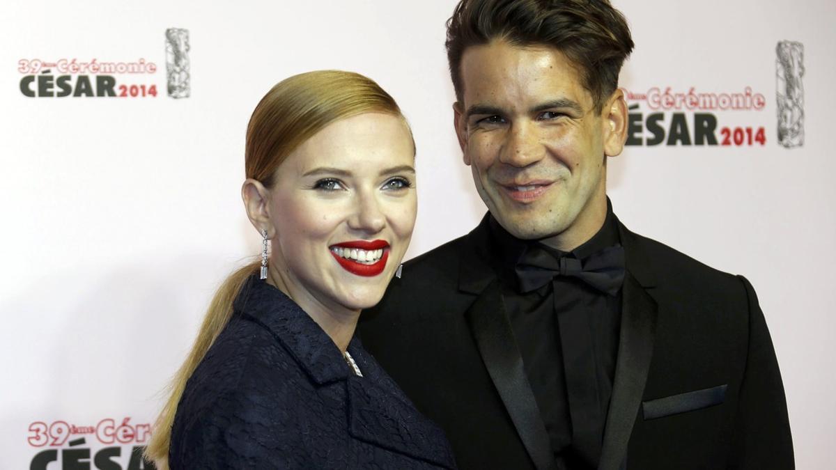 Scarlett Johansson y su ya exmarido Romain Dauriac, en febrero del 2014, en París.