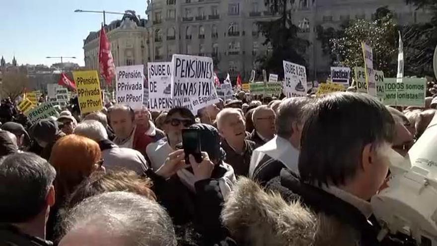 Miles de jubilados exigen pensiones dignas en Madrid