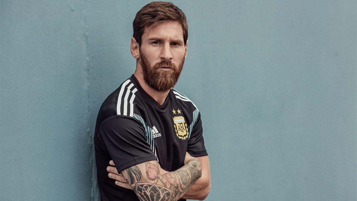 Messi presentó la segunda equipación de Argentina