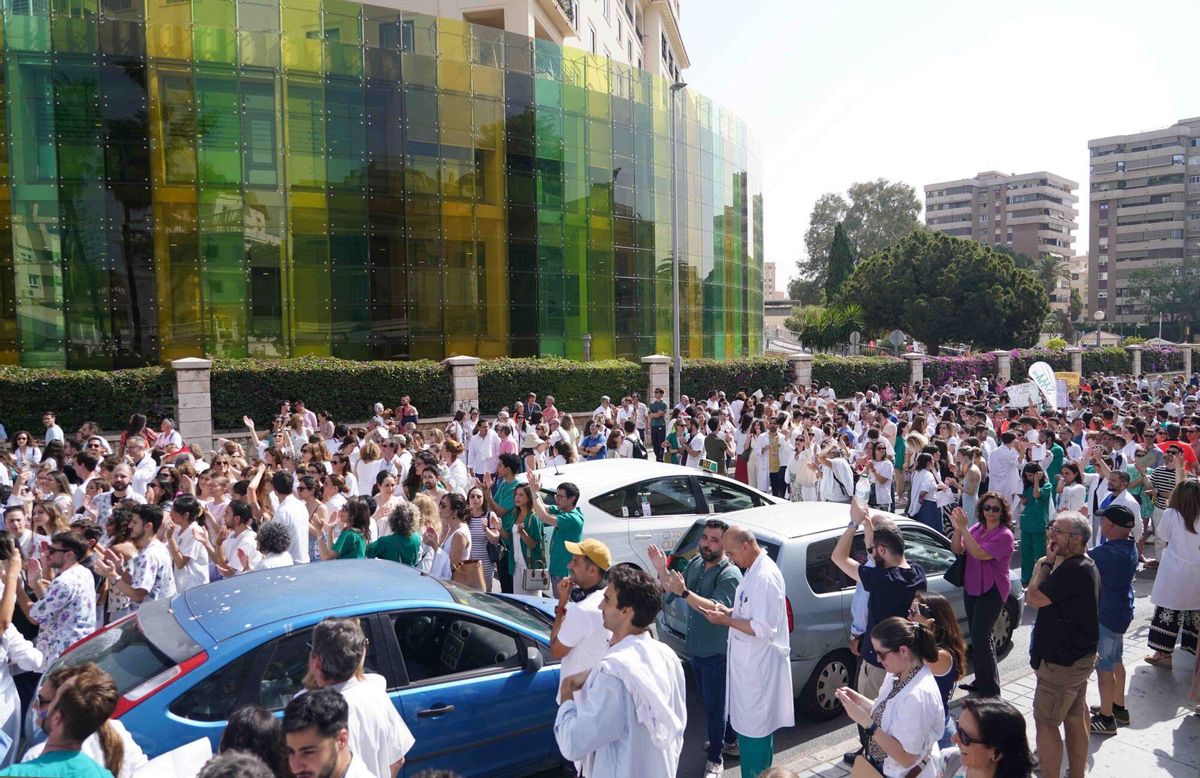 MLG 13-06-2025.-Concentración de médicos contra el borrador del Estatuto Marco del Ministerio de Sanidad, motivo por el que están convocados a la huelga nacional en esta jornada.