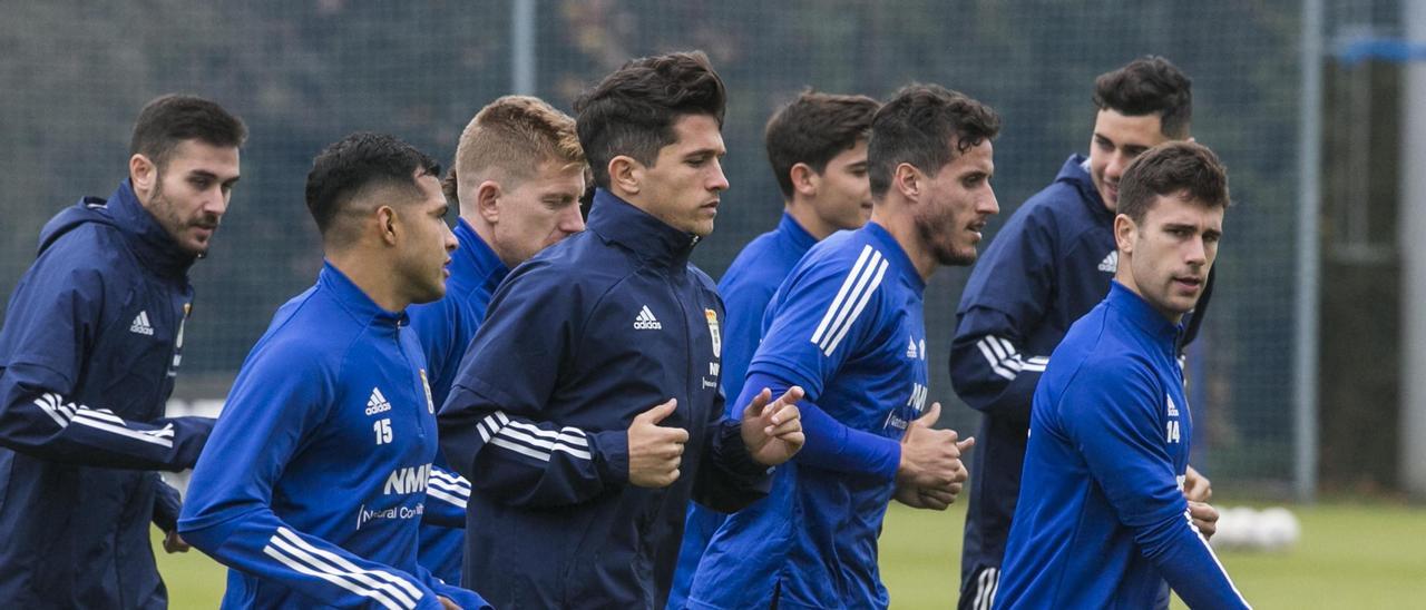 Nieto, en el medio, en un entrenamiento