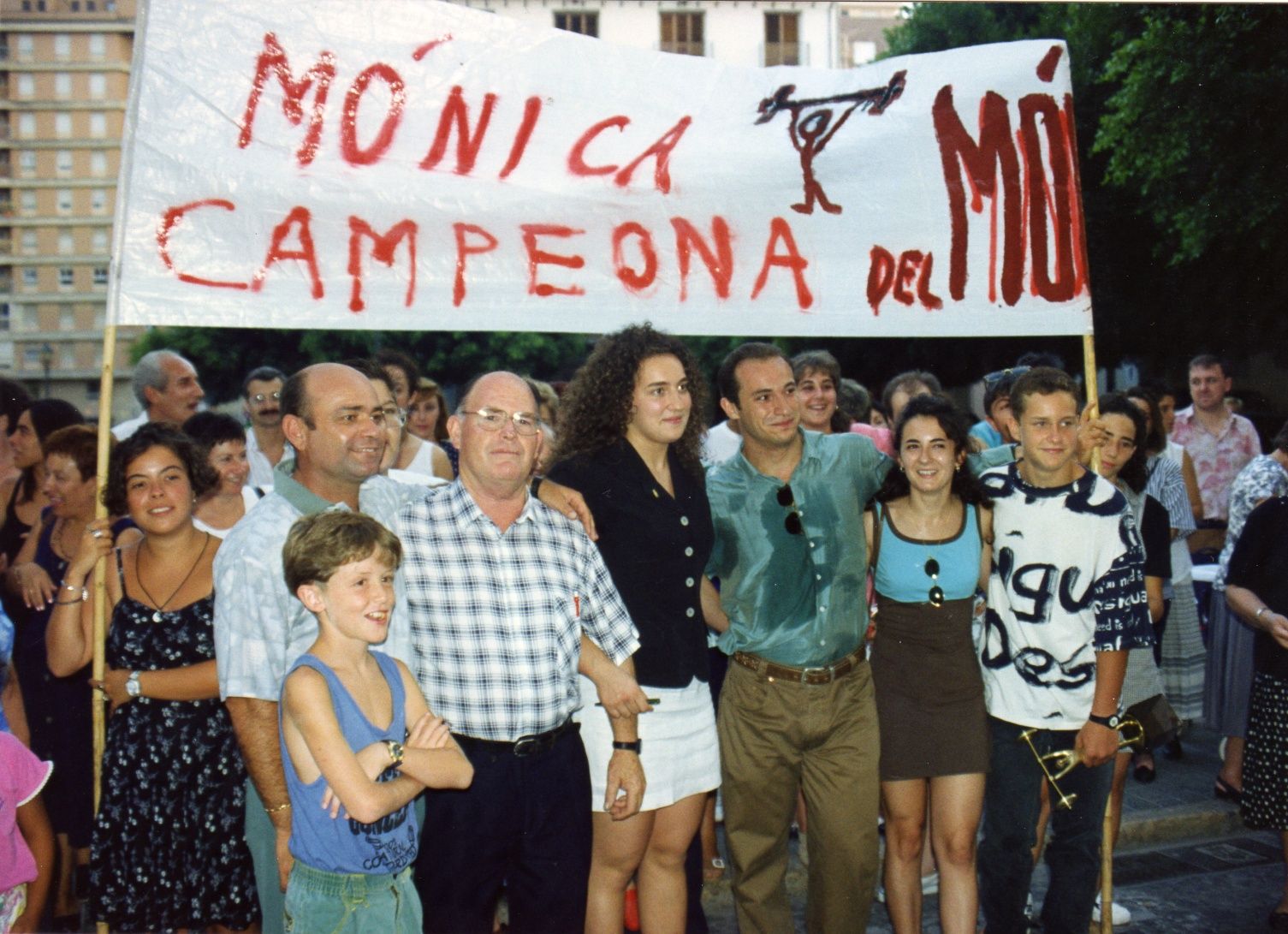 recepcion a mmonica carrio tras ganar el mundial 1995.jpg