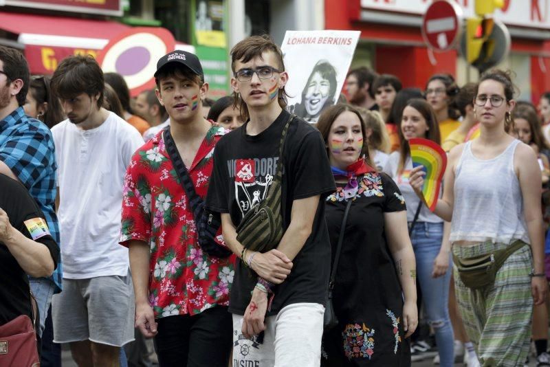 "Orgulloxos y libres". Manifestación del Orgullo en Zaragoza