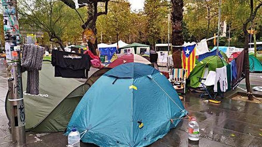 Tendes de campanya a l&#039;acampada de plaça Universitat