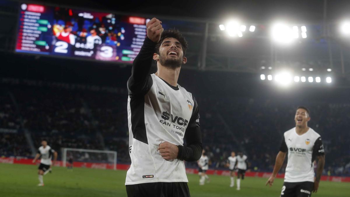 Guedes en el Derbi Levante UD - Valencia CF