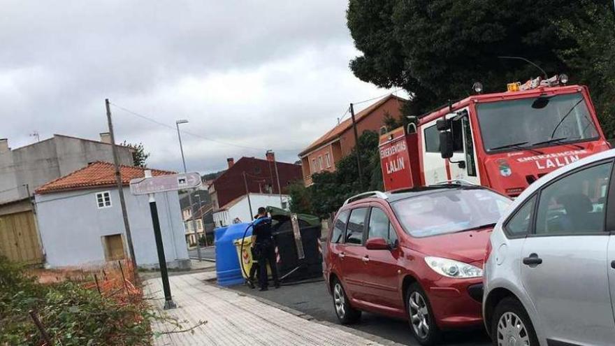 Arde un contenedor en la avenida de Donramiro