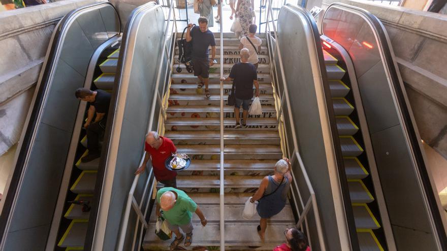 Todo un año para renovar las escaleras del Mercado Central de Alicante