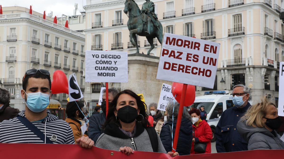 Concentració de Dret a Morir Dignament en la Porta del Sol