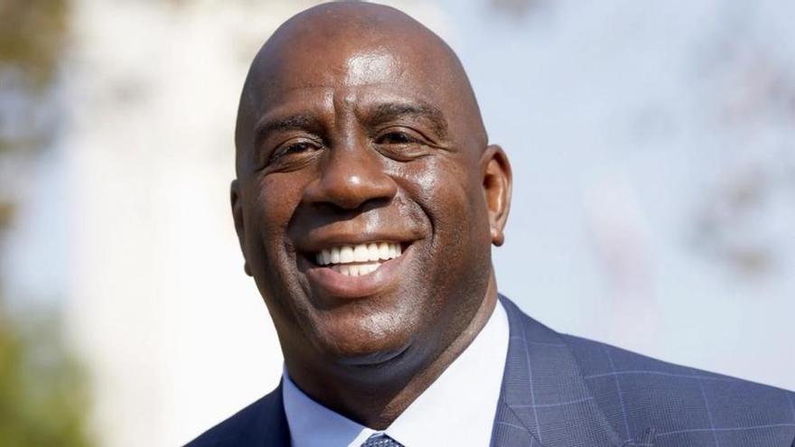 Magic Johnson toma el mando de los Lakers