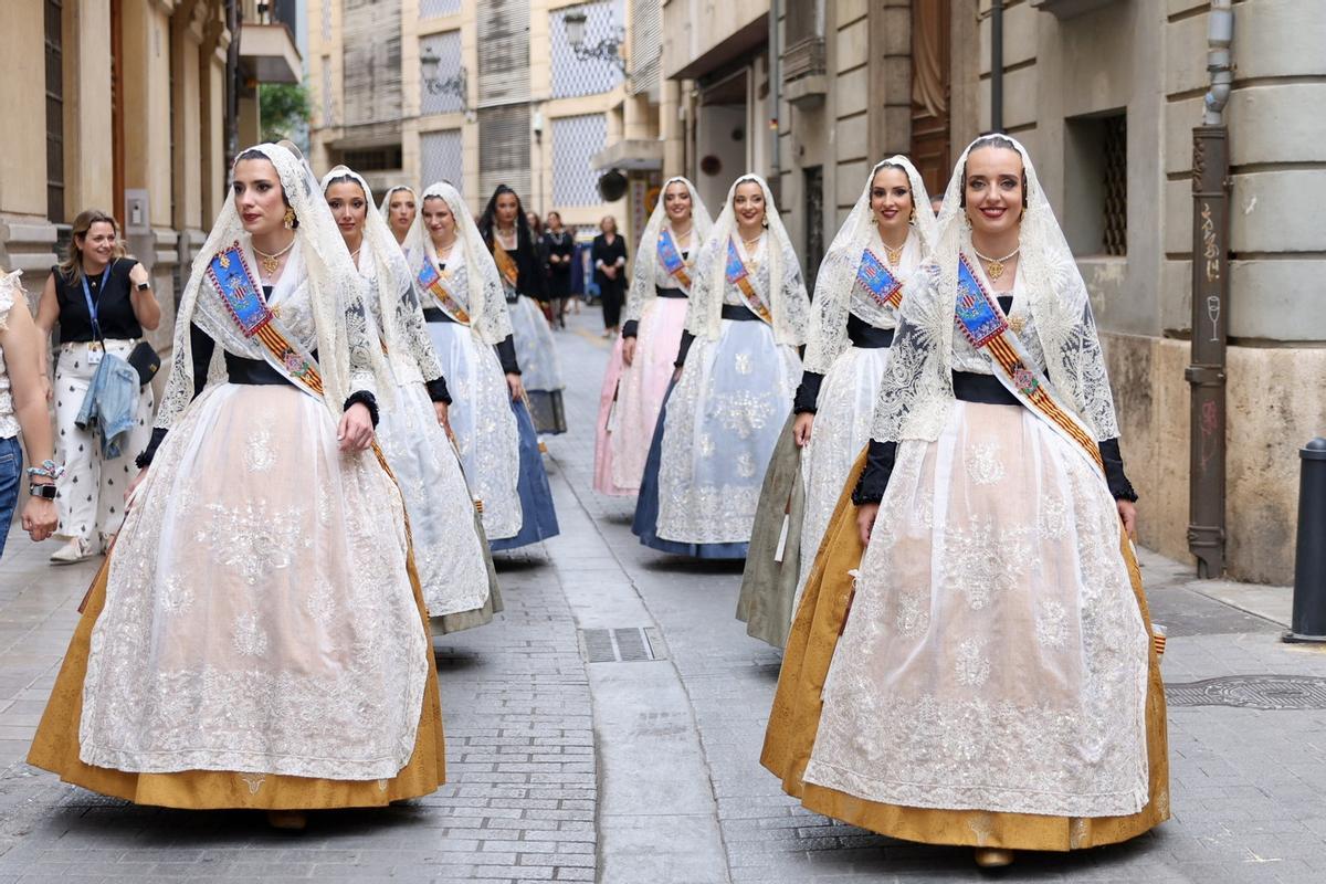 La corte sigue participando en procesiones de primavera