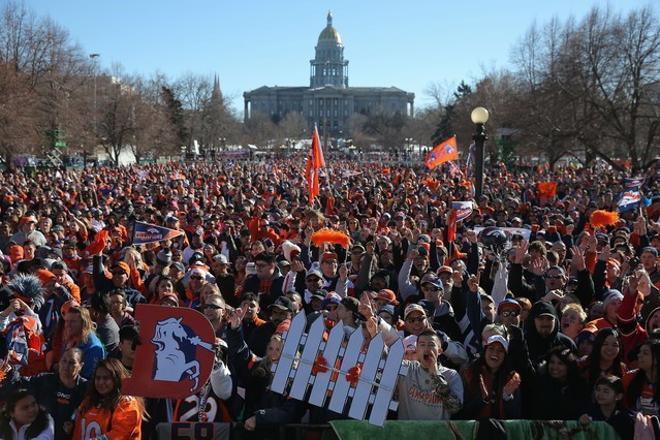 El espectacular recibimiento a los Broncos en Denver