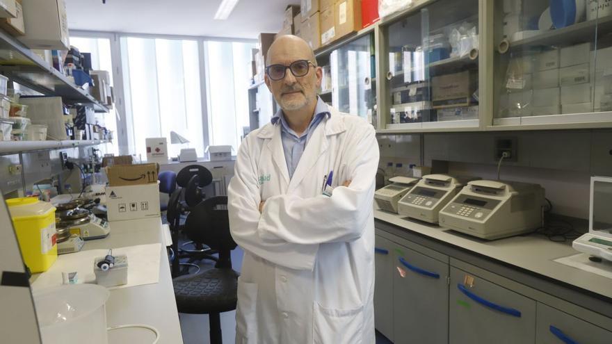 El doctor Ángel Lanas, esta semana pasada, en el laboratorio del Instituto de Investigación Sanitaria de Aragón.