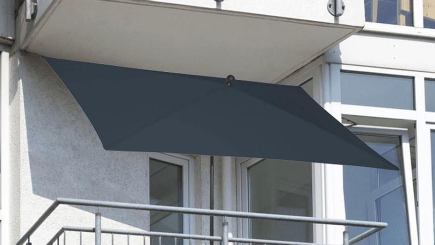 El parasol de Lidl es ideal para dar sombra en una terraza pequeña